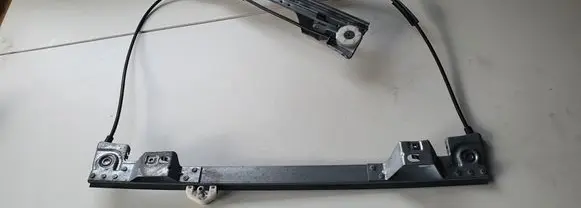 Renault Kangoo II Front door window regulator with motor