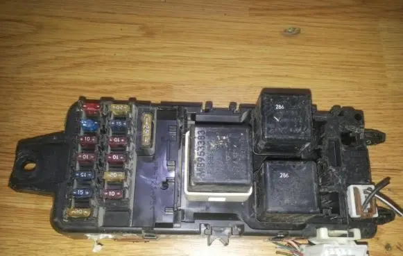 Mitsubishi Carisma Fuse box set mb953355