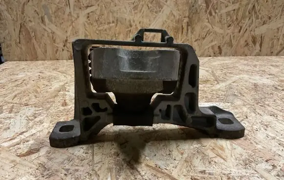 Ford Focus Engine mount bracket