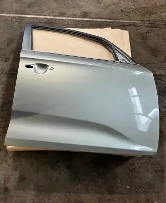 KIA Carens III Front door