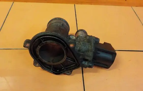 Jaguar XF X250 EGR thermostat 1045175S01 14W1 1043806S01