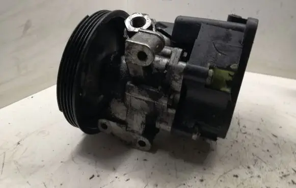 Mercedes-Benz Sprinter W901 W902 W903 W904 Power steering pump