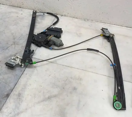 Volkswagen Golf III Front door window regulator with motor 1H0837401F