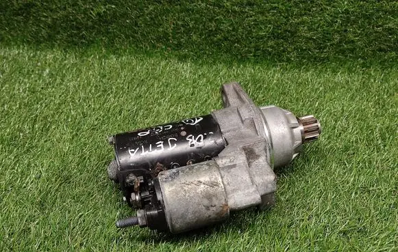 Volkswagen Jetta VI Starter motor 02M911023G