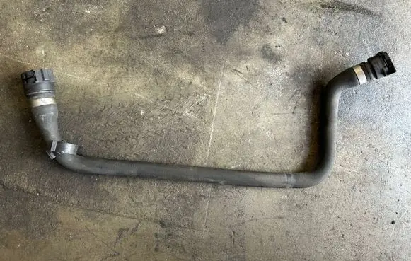 BMW 5 E60 E61 Engine coolant pipe/hose 7799749