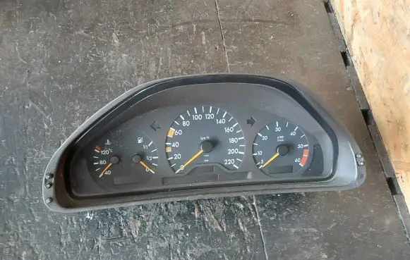 Mercedes-Benz E W210 Speedometer (instrument cluster) A2105405147