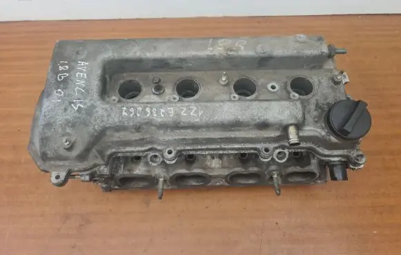 Toyota Avensis T220 Engine head 