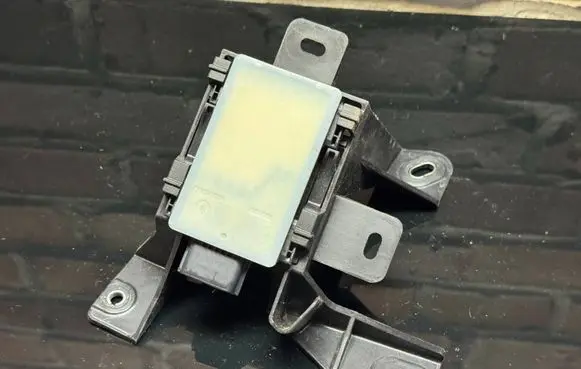 Renault Clio V Other exterior part 284S48253R