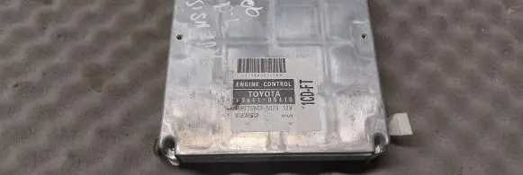 Toyota Avensis T220 Engine control unit/module 8966105410 MB1758005025
