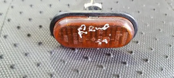 Renault Megane I Front fender indicator light 7700847333