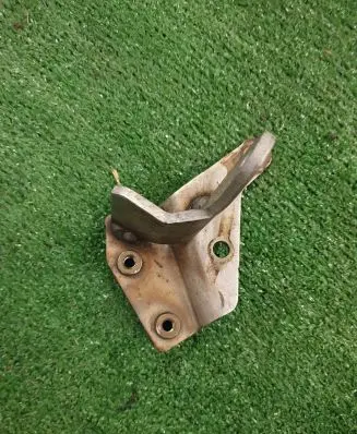 Skoda Octavia Mk3 (5E) Muffler mount bracket/holder 04L131561J