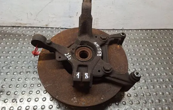 Renault Clio III Front wheel hub spindle knuckle S25056558 8200345944