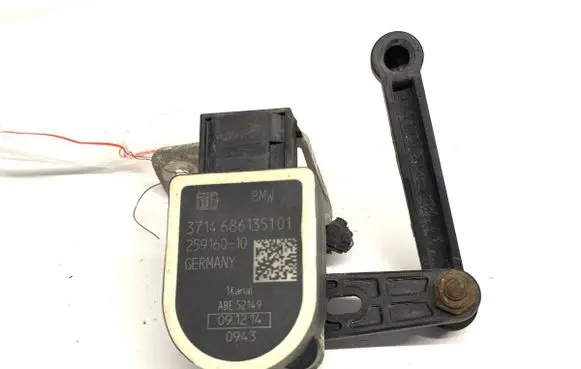 Headlight/headlamp level sensor