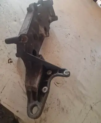 Volvo XC90 Generator/alternator bracket 9497108