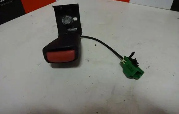 Volvo C70 Rear seatbelt buckle 30780613