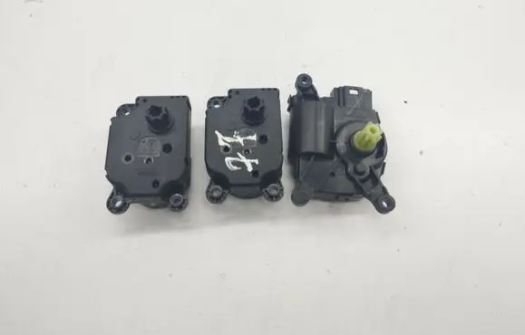 Ford Grand C-MAX Air flap motor/actuator AV6N19E616AA C0M000