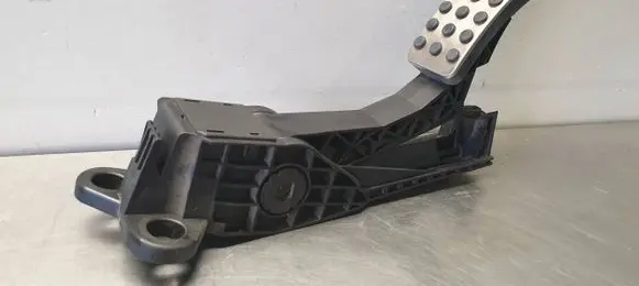 Mercedes-Benz R W251 Accelerator throttle pedal A1643000104