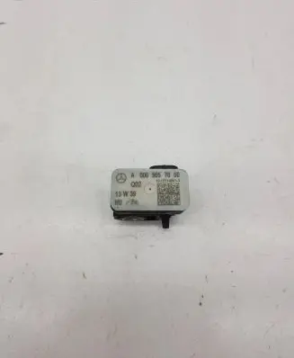 Mercedes-Benz S W222 Airbag deployment crash/impact sensor A0009057600
