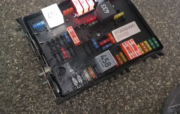 Audi A3 S3 8P Fuse module 1K0937124H