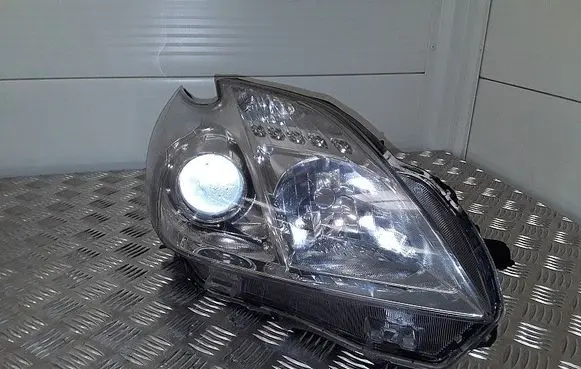 Toyota Prius (XW30) Headlight/headlamp