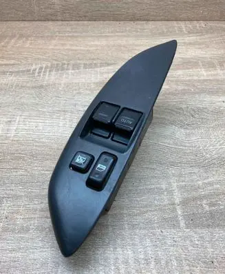 Toyota Yaris Electric window control switch 0115R36
