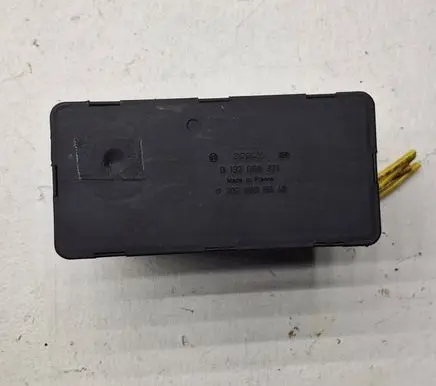 Mercedes-Benz E W124 Central locking vacuum pump 0132006331 2028000048