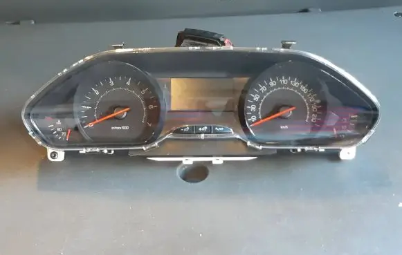 Peugeot 208 Speedometer (instrument cluster)