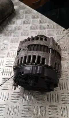 Volkswagen PASSAT B6 Generator/alternator 03l903023d