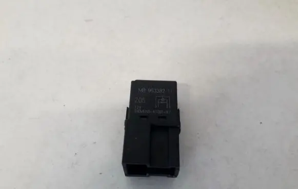 Mitsubishi Carisma Other relay MB953382 V23074
