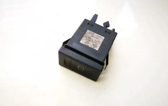 Volkswagen PASSAT B5 Windscreen/window heater switch 3B0959621C