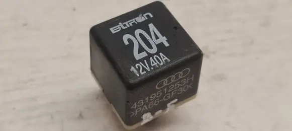Volkswagen PASSAT B5 Other relay 431951253H