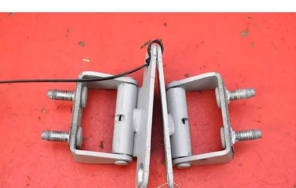 Hyundai Tucson JM Tailgate/trunk/boot hinge 