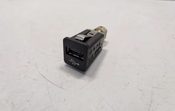 USB socket connector