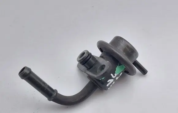 Mazda 323 F Fuel pressure regulator