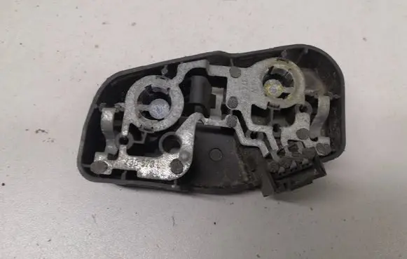 BMW 3 E46 Tail light bulb cover holder 6907937 050643