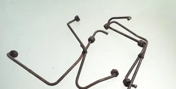Fuel injector supply line/pipe