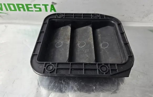 Honda CR-V Quarter panel pressure vent 75450