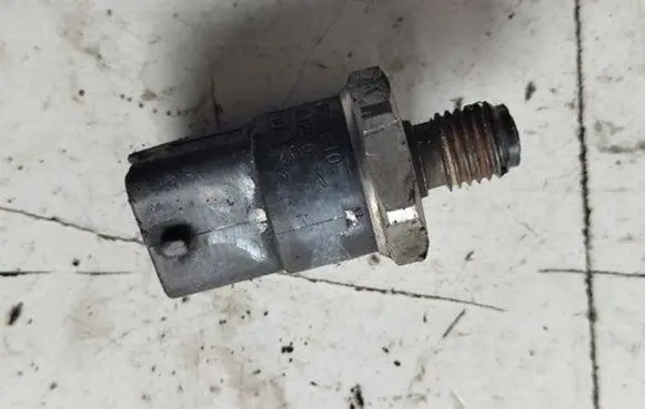 Fuel pressure sensor