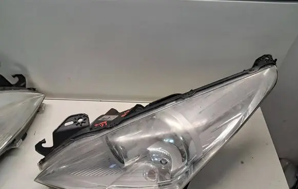Peugeot 3008 I Headlight/headlamp 9685472780