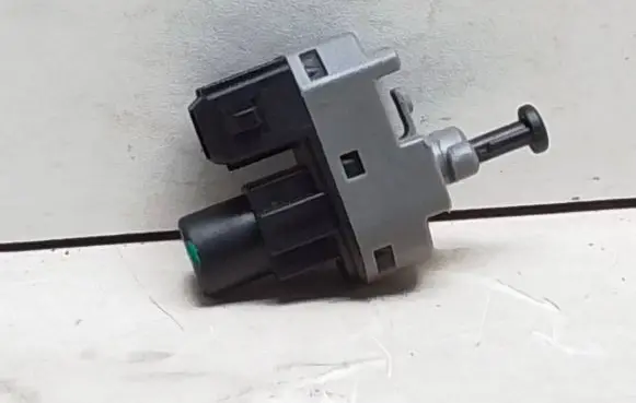 Ford Mondeo Mk III Brake pedal sensor switch 1S7T13480AA