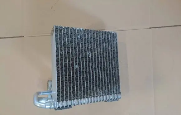 Renault Sandero I Air conditioning (A/C) expansion valve 668621M 52295290 HFC134A