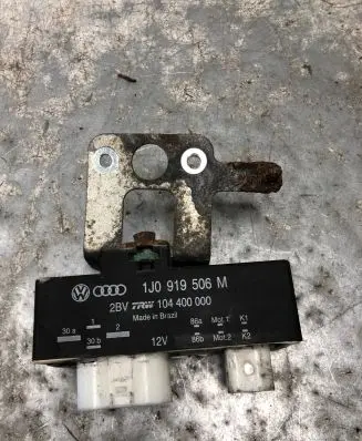 Coolant fan relay