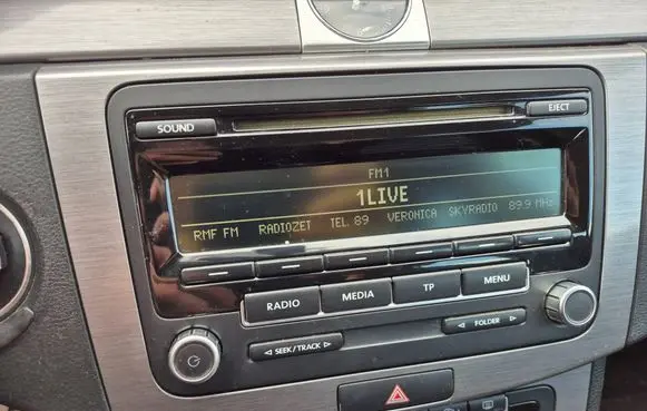Volkswagen PASSAT B7 Radio/CD/DVD/GPS head unit 1K0035186AN