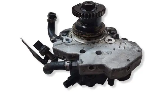 Mercedes-Benz E C207 W207 Fuel injection high pressure pump A6420700801