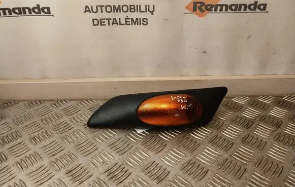 Iveco Daily 30.8 - 9 Front fender indicator light 500322578