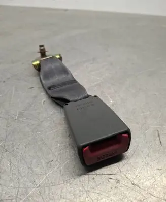 Toyota Hilux (N80, N90, N100, N110) Rear seatbelt buckle D016001