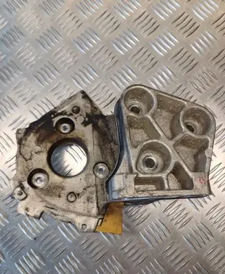 Suzuki Grand Vitara II Engine mounting bracket 8200518094