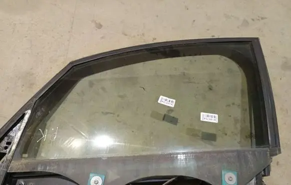 Audi A2 Front door window glass four-door