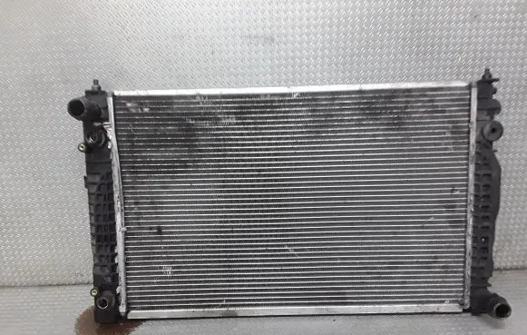 Volkswagen PASSAT B5.5 Coolant radiator 8D0121251BB