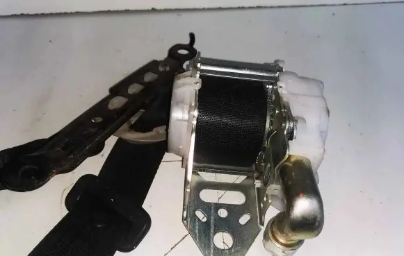Toyota Avensis T270 Front seatbelt J082512